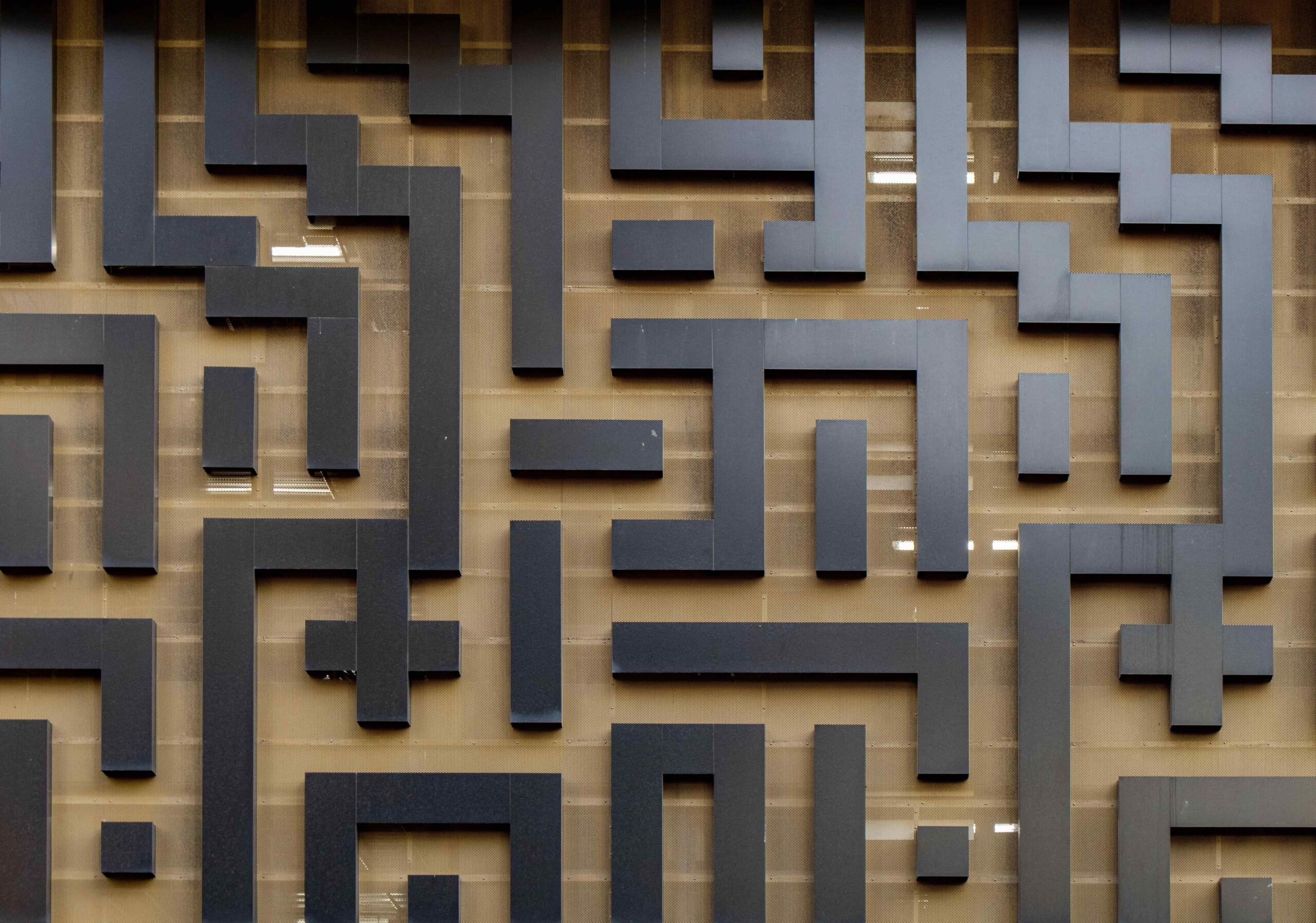 A labyrinth - photo : Mitchell Luo_Unsplash